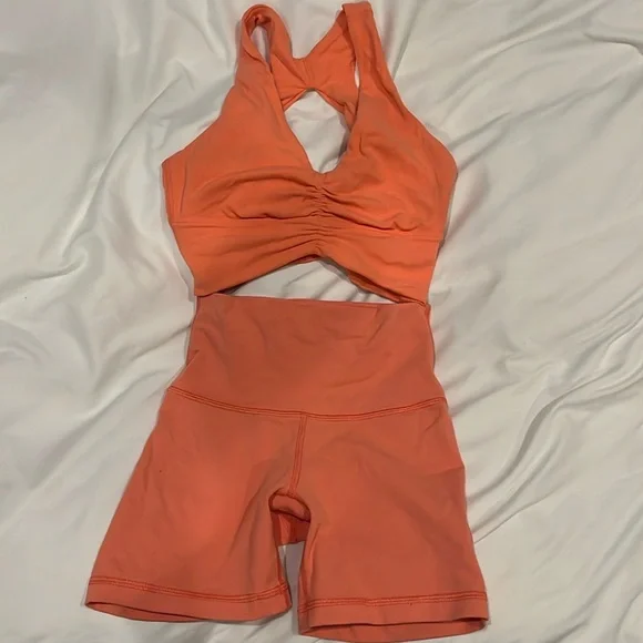 🍊aritzia tna workout set🍊 - Picture 4 of 5
